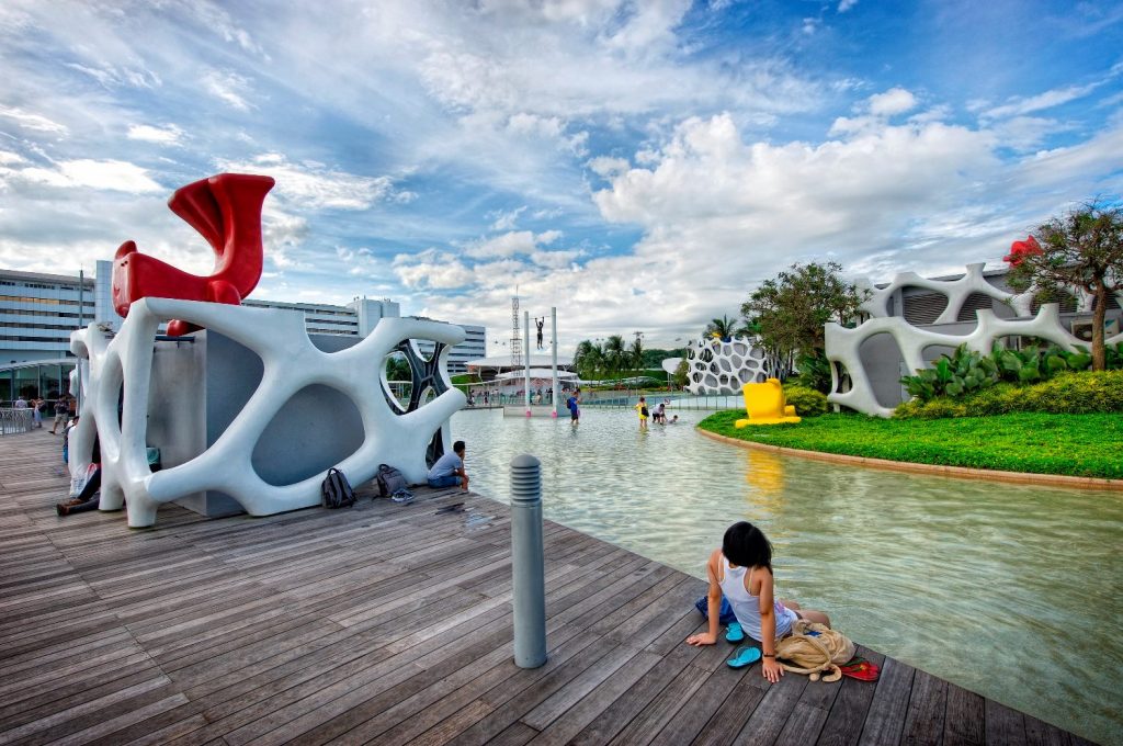 water playgrounds in singapore: vivocity